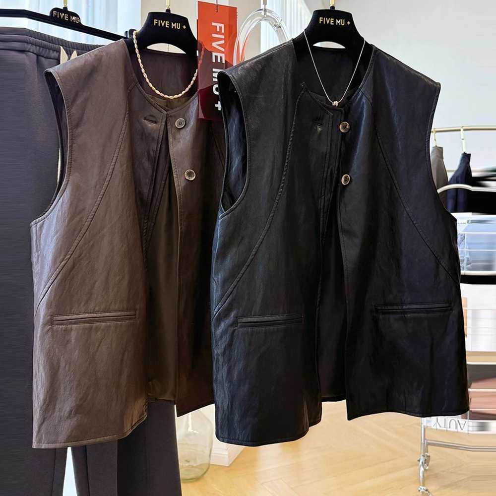 

2025 new high-end sense, unique and chic design sense, round neck sleeveless leather vest, women's autumn stacked vest jacket