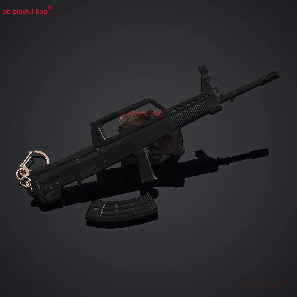 18cm 미니건 모델 QBZ-95 라이플 키체인 모델 게임 메탈 펜던트 액션 피규어 열쇠고리 장식 어린이 장난감 선물 ZG269