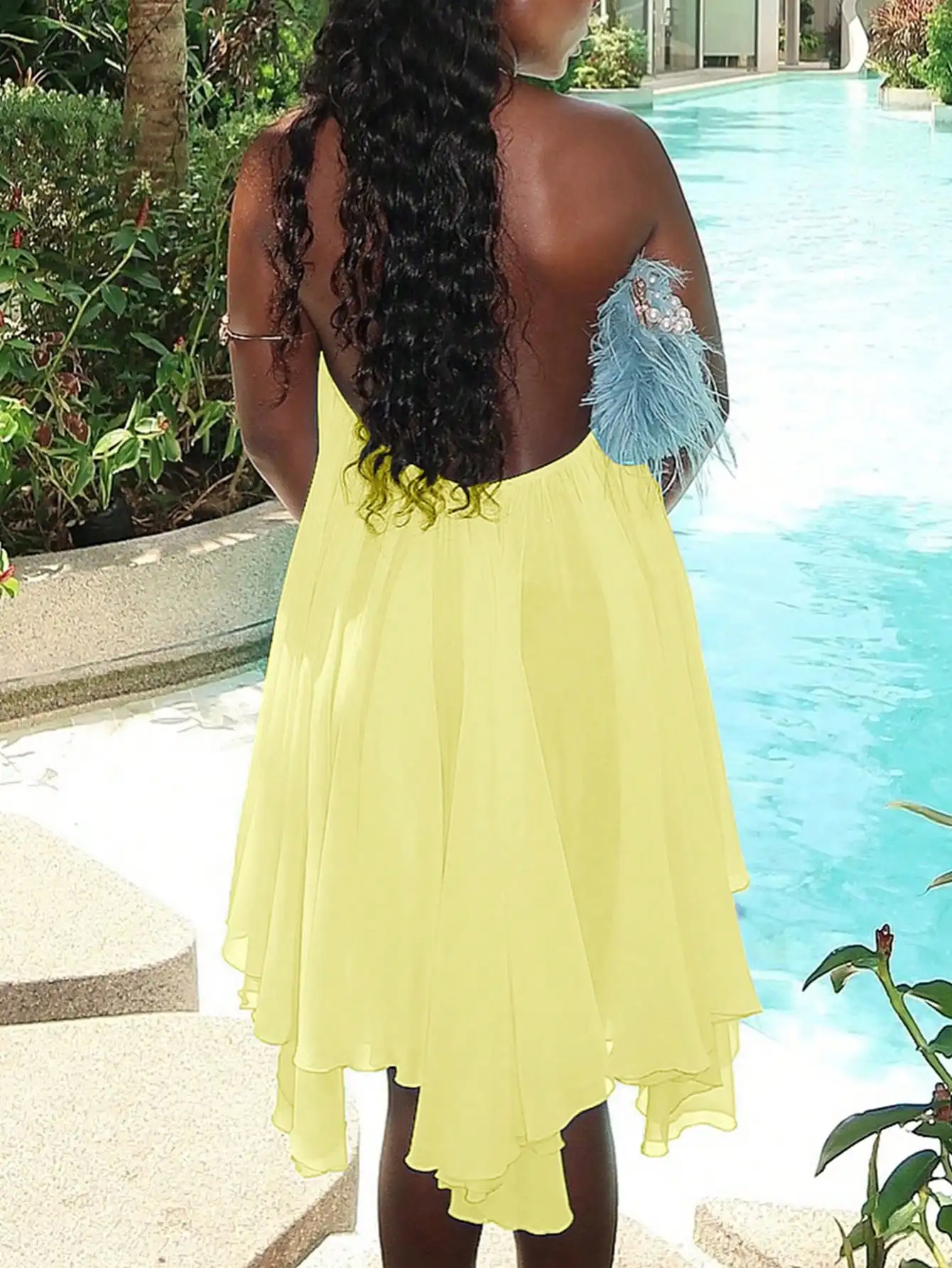 

Женское мини-платье без рукавов с асимметричным подолом и тонкими бретелями для летних вечеринок, отпуска и повседневной носки