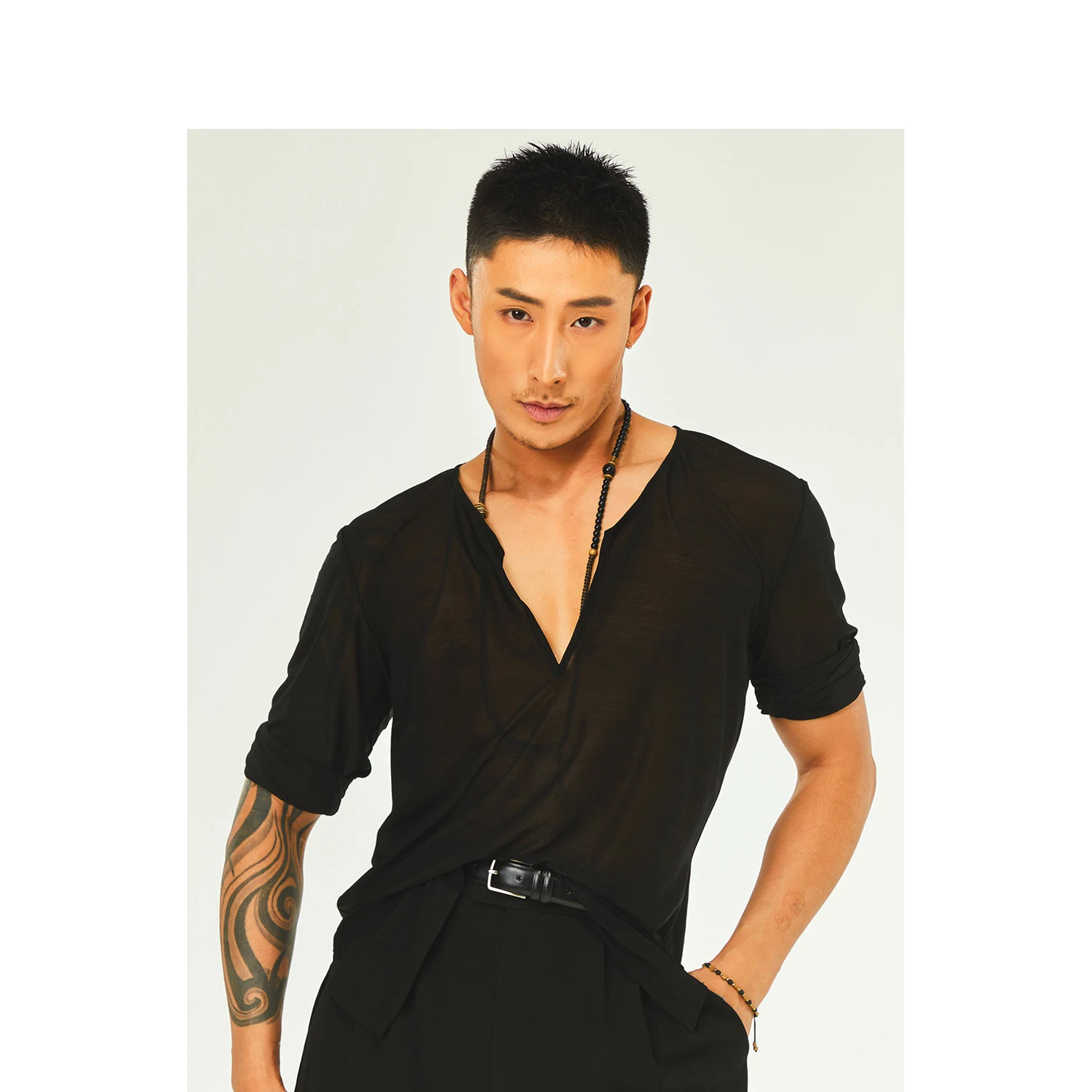 2024年 大人用ラテンダンス練習着 ゆったり 小さいVネックシャツ チャチャ ルンバ タンゴ ドレス ラテンダンストップス メンズ DQS16625