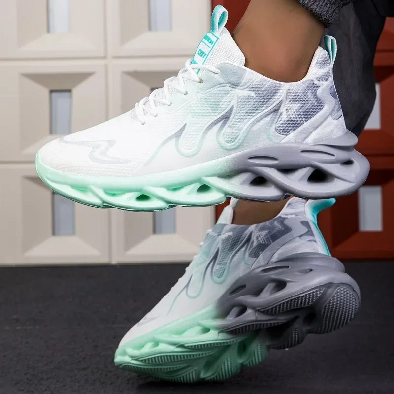 أحذية رياضية كاجوال للرجال قابلة للتنفس خفيفة الوزن مطبوعة باللهب أحذية رياضية صيفية للتنس والجري والمشي لمسافات طويلة للرجال