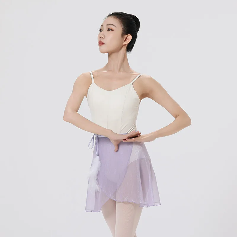 Jupe de Ballet une pièce pour femmes, jupe d'entraînement de danse de Ballet, jupe courte violette à ourlet irrégulier avec attache de taille, garniture en plumes