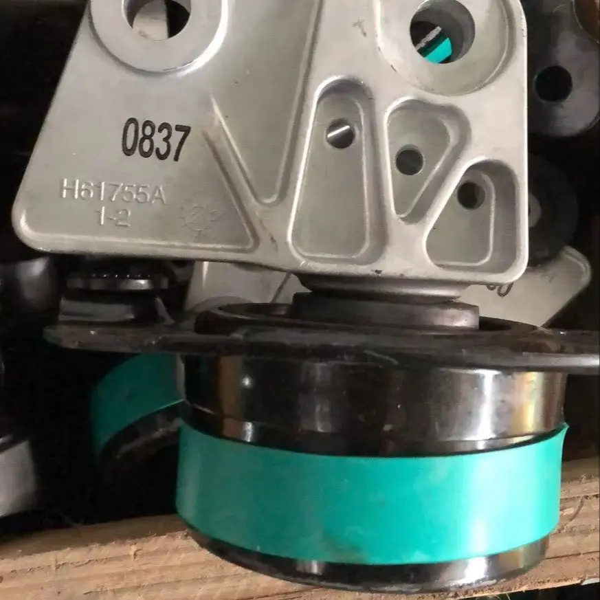 

Engine suspension and engine foot pads for Chevrolet Captiva (C140) four-door crossover, OEM: 42390837 22762317