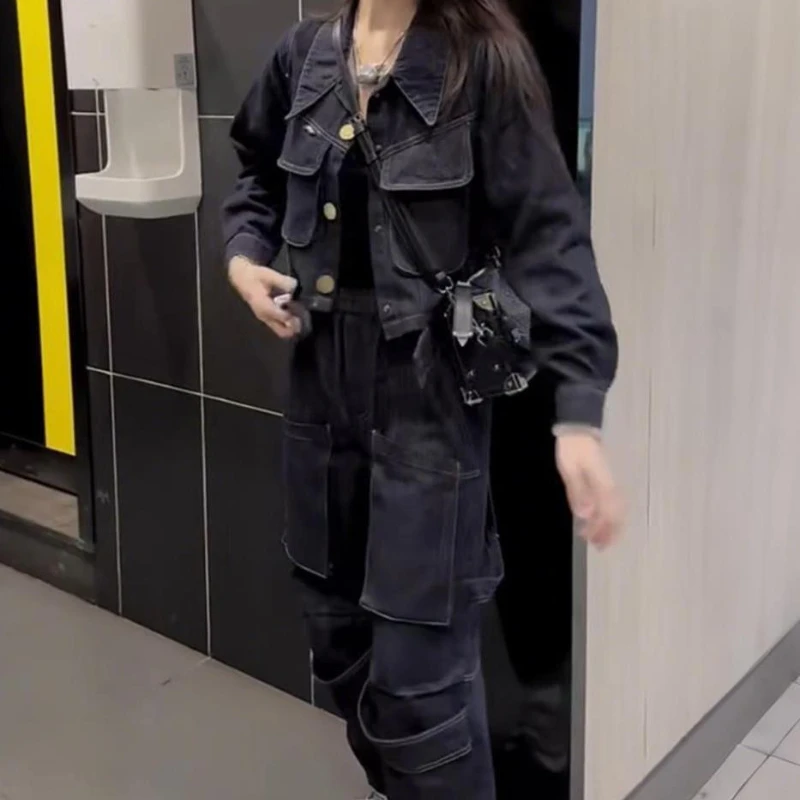 

Осень 2024, новый модный повседневный ковбойский комплект, женская стильная короткая джинсовая куртка + леггинсы-карго, уличный индивидуальный комплект