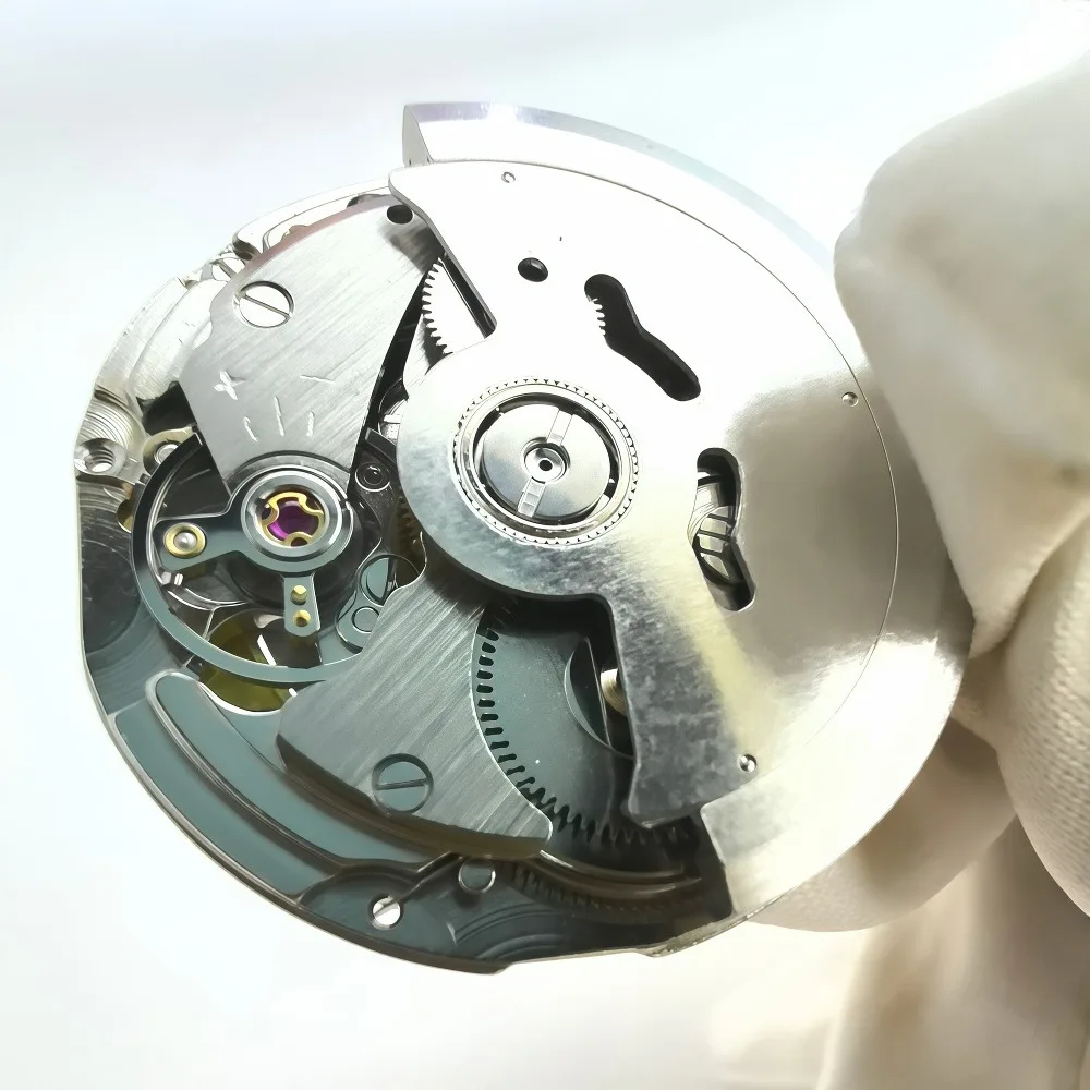 A China NH35 Movement, High-Precision 24 Diamonds, A Dedicated Alternative Movement for Japanese NH35A Movement Watch Parts Mod