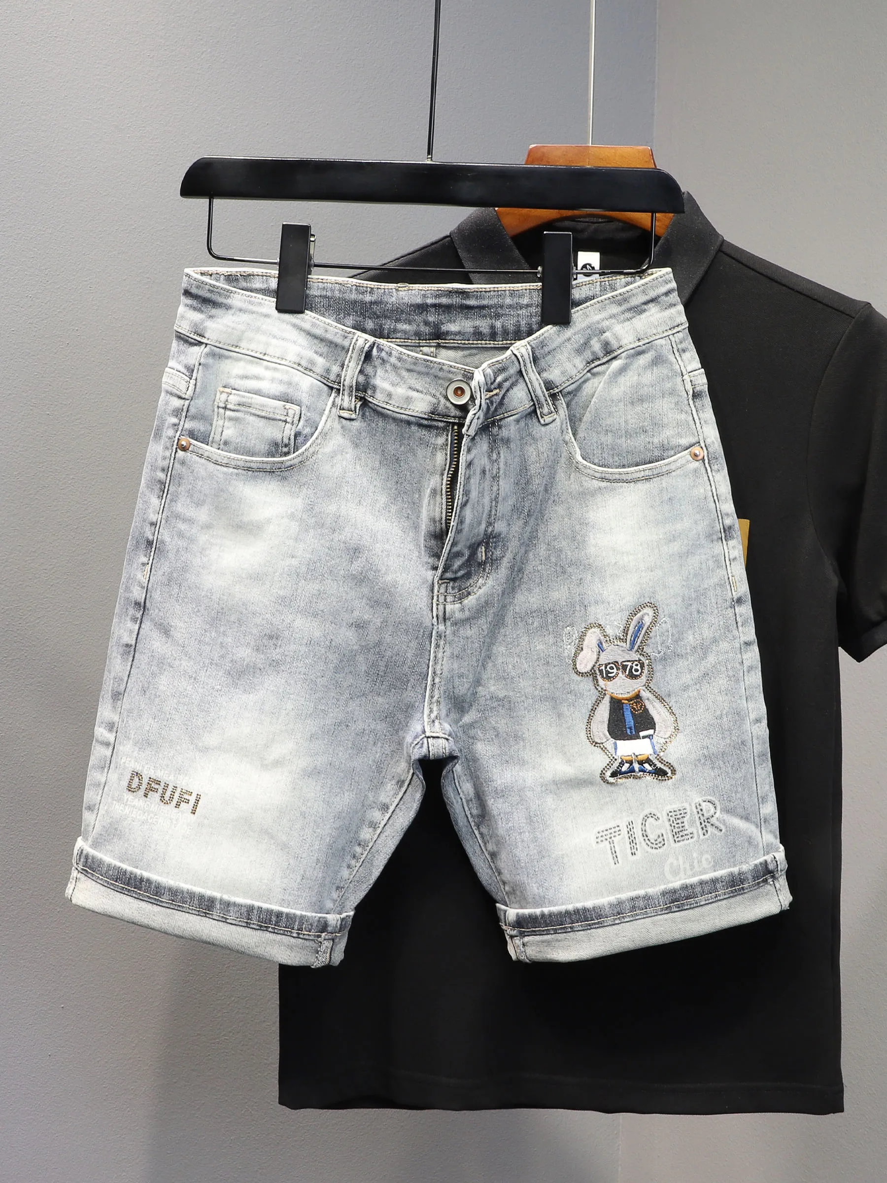 Personalized rabbit embroidered denim shorts men's summer new high-end hot diamond elastic four-and-five pants