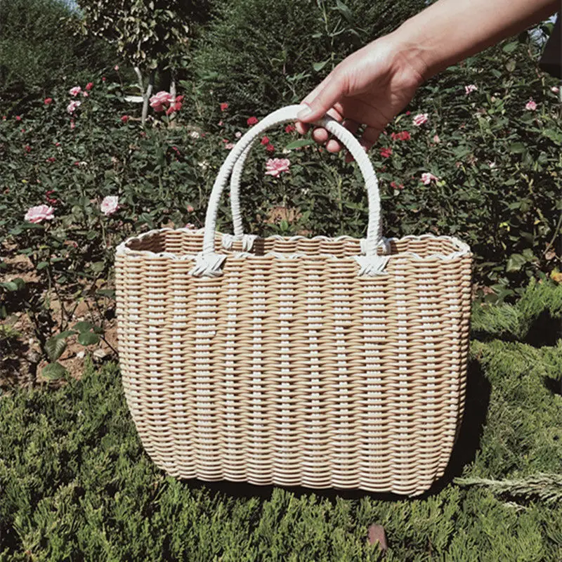 Picnic con cestino portaoggetti portatile per bagno rosso in plastica intrecciata in rattan