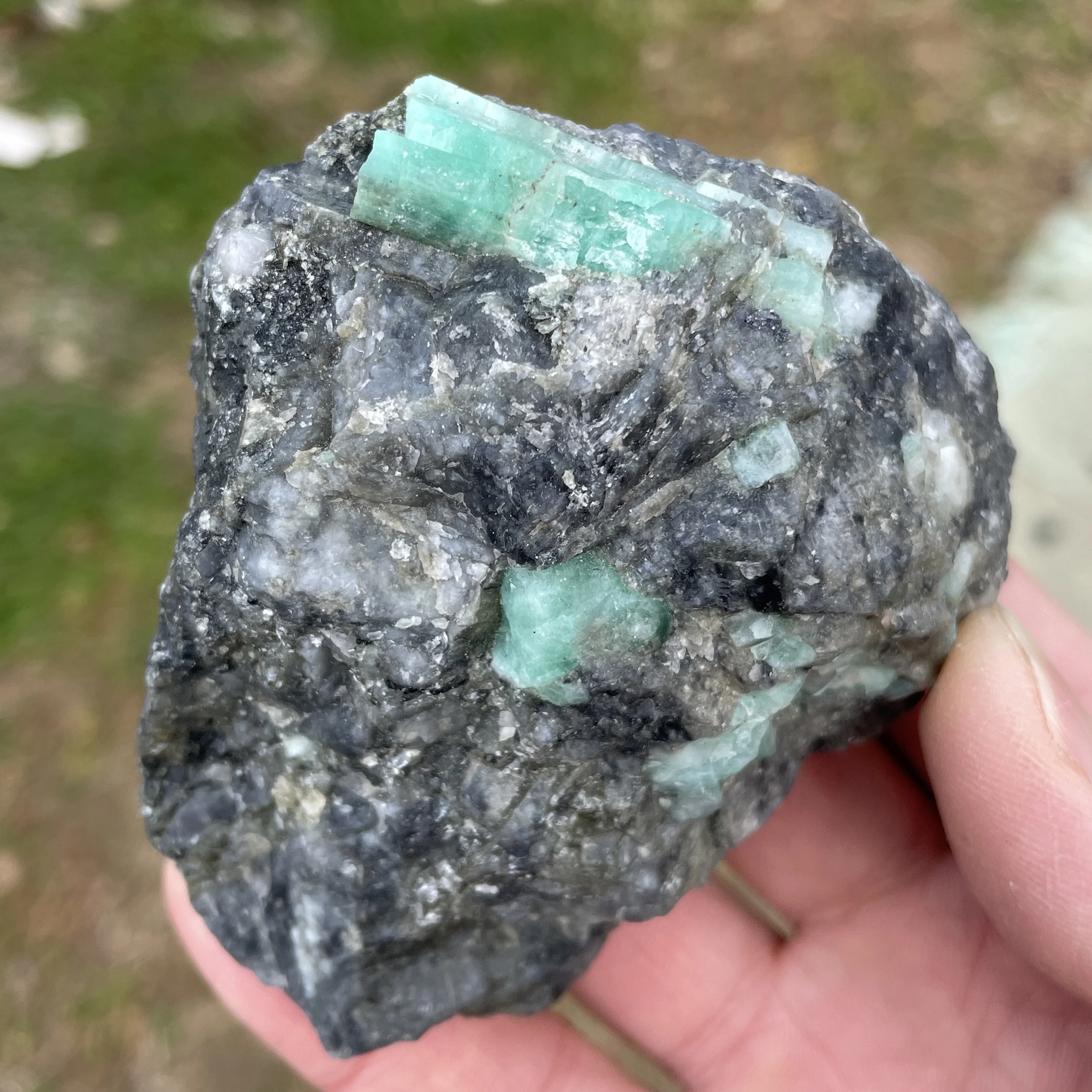 Natural Green Emerald Mineral Gem-grade Crystal Quartz Specimen Healing Stone Home Decor