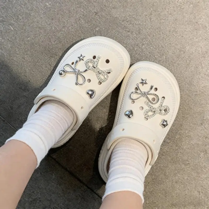 Luxuriöse Strass-Schleifen-Clogs-Accessoires Sommer 2026 Y2K Metall-Herz-Schuh-Charms-Set Designer-Schuhdekorationen für Damen – Detail 5