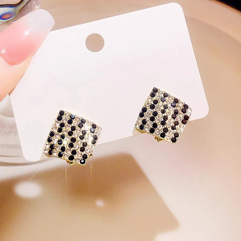 Classic Rhombus Stud Earrings for Women Trendy Black White Alternately Rhinestones Geometry Earrings Party Personality Jewelry
