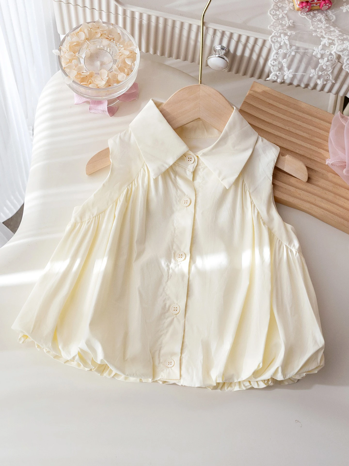 Girls' Summer Blossom Shirt New Summer Clothing for Children V-neck Sleeveless Sweet and Stylish Loose Top