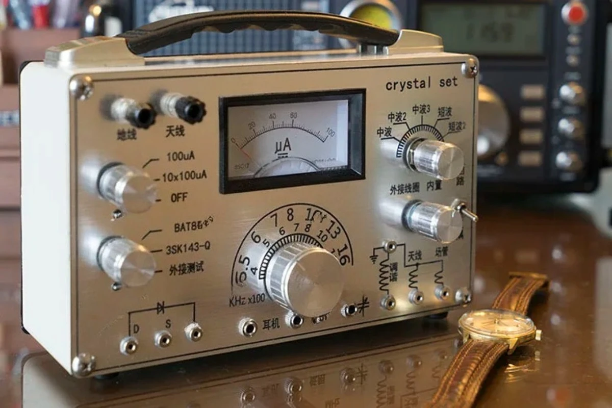 Retro Crystal Radio Receiver Multifunctional DIY Educational Vintage AM Radio for Hobbyists