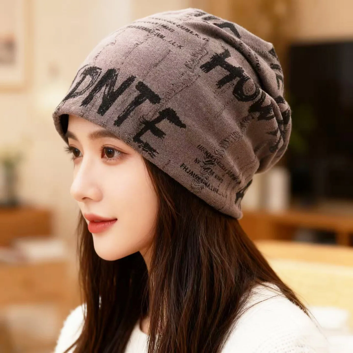 

Зимняя теплая спортивная шапка с защитой ушей - модная шапка-бини в корейском стиле с буквенным принтом