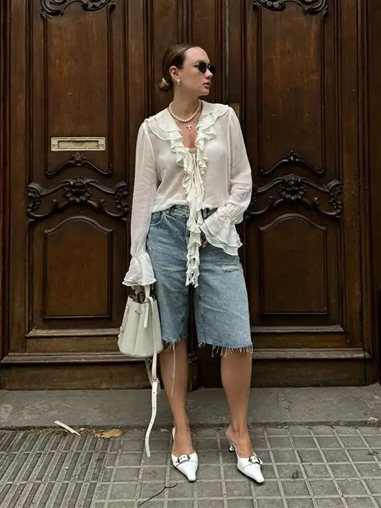Sexy Witte Flare Mouw See Through Shirt Mode V-hals Unces Lace Up Tops Nieuwe Vrouwelijke Lente Party High Street Blouse 2025
