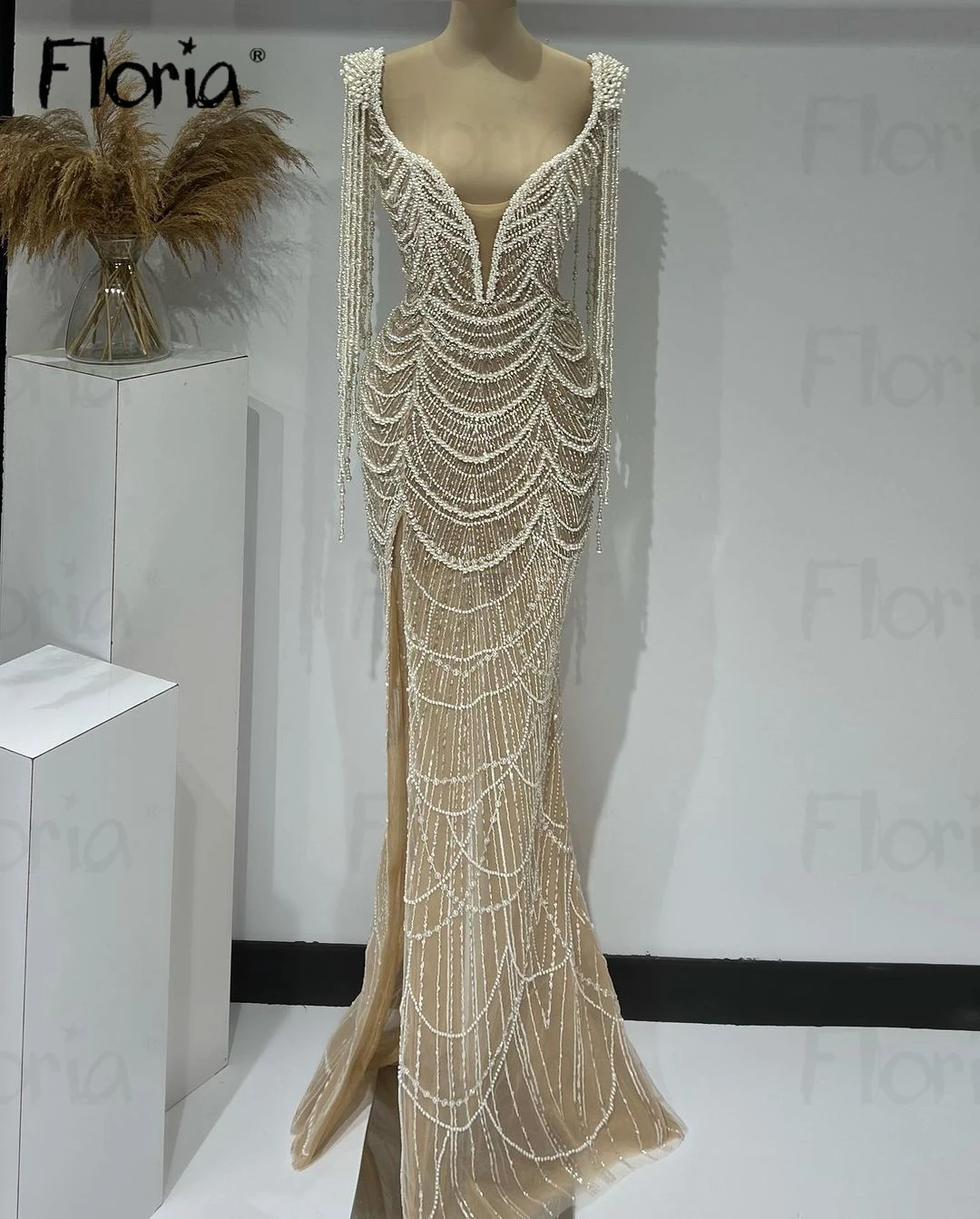 Floria Light Champagne Pearls Tassel Shoulder Evening Dress Dubai O Neckline Mermaid Wedding Party Gowns Arabic Celebrity Dress