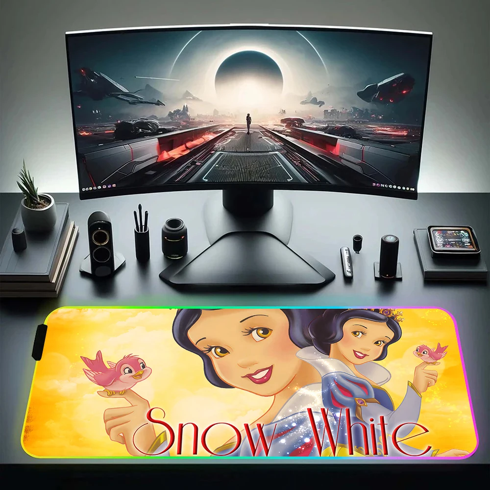 Princesas en cuento de hadas RGB Pc Gamer teclado alfombrilla para ratón alfombrilla LED brillante alfombrillas de ratón goma Gaming ordenador Mausepad