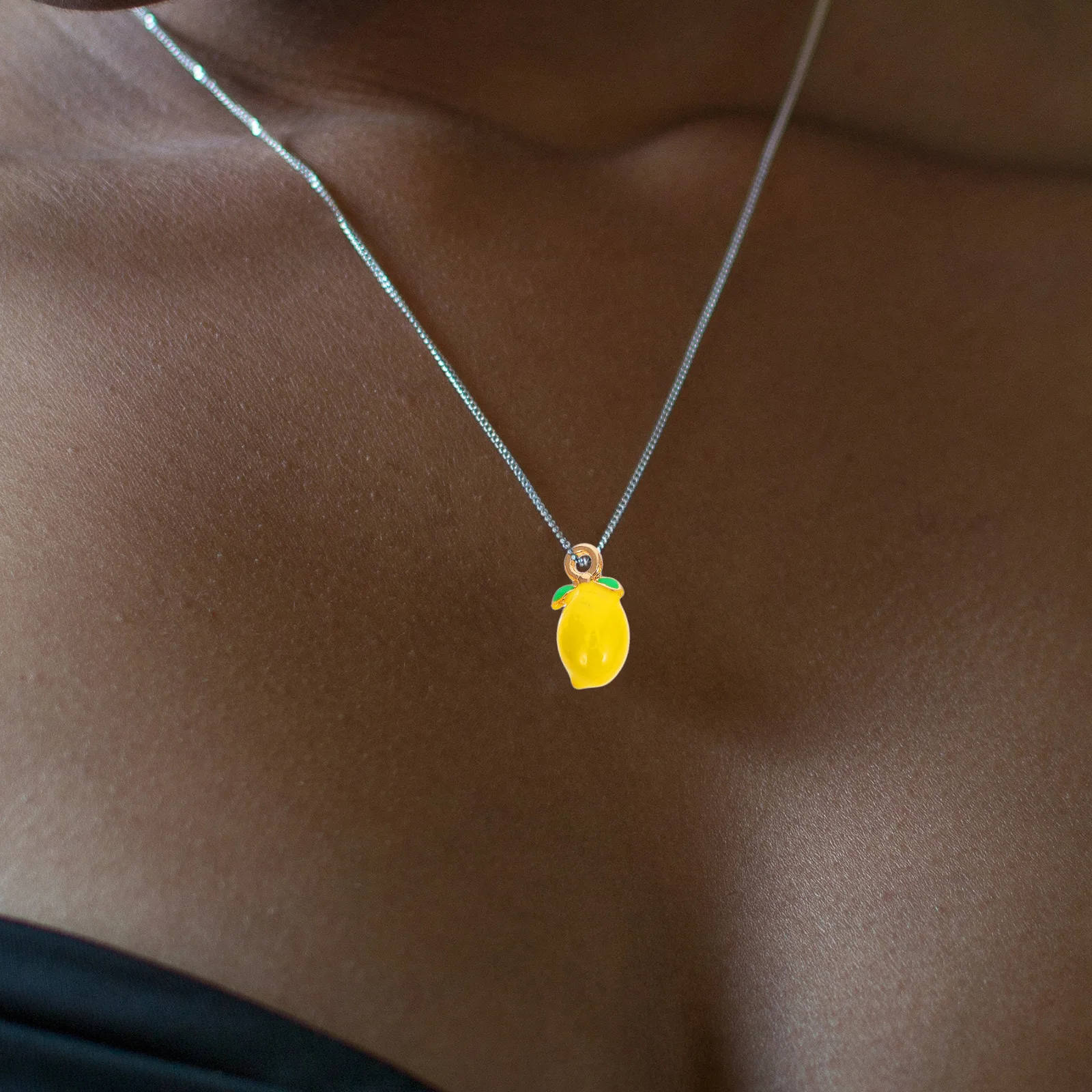 10 Stück Zitronen-Anhänger-Charms, realistisches Obst-Design für DIY-Schmuckherstellung, Schlüsselanhänger, Halskette, Pullover-Kette, Schlüsselbein-Zubehör