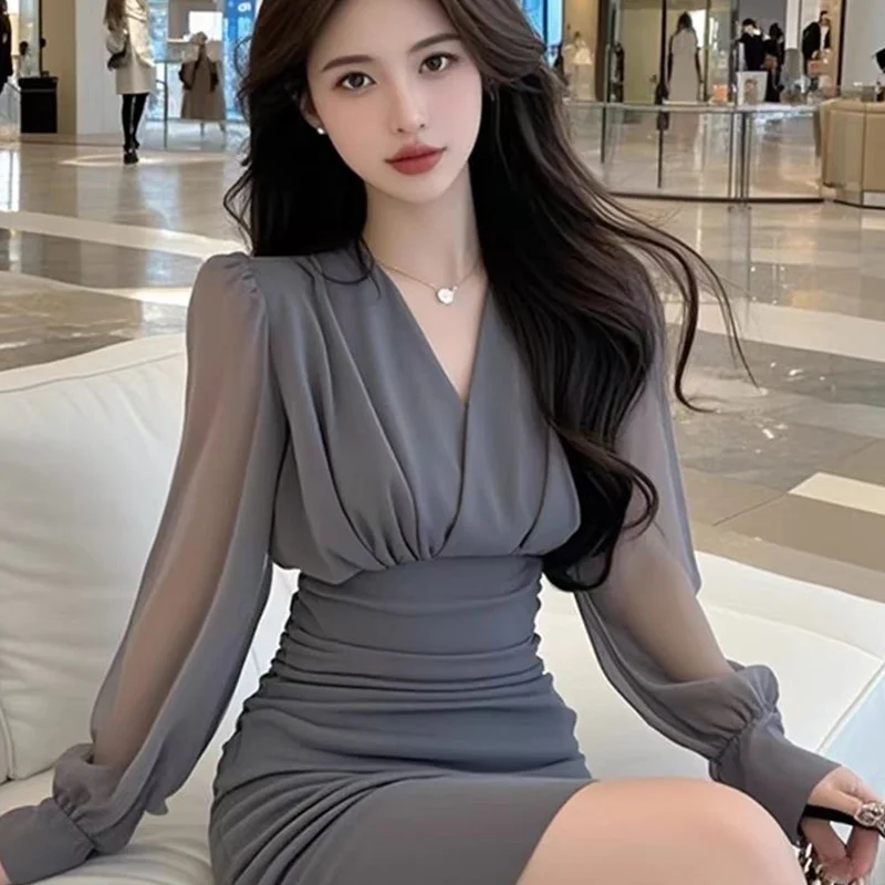 가을 여성 의류 슬림 V넥 긴팔 드레스 여성 신상 기질 바디콘 드레스 심플 플리츠 미니 드레스