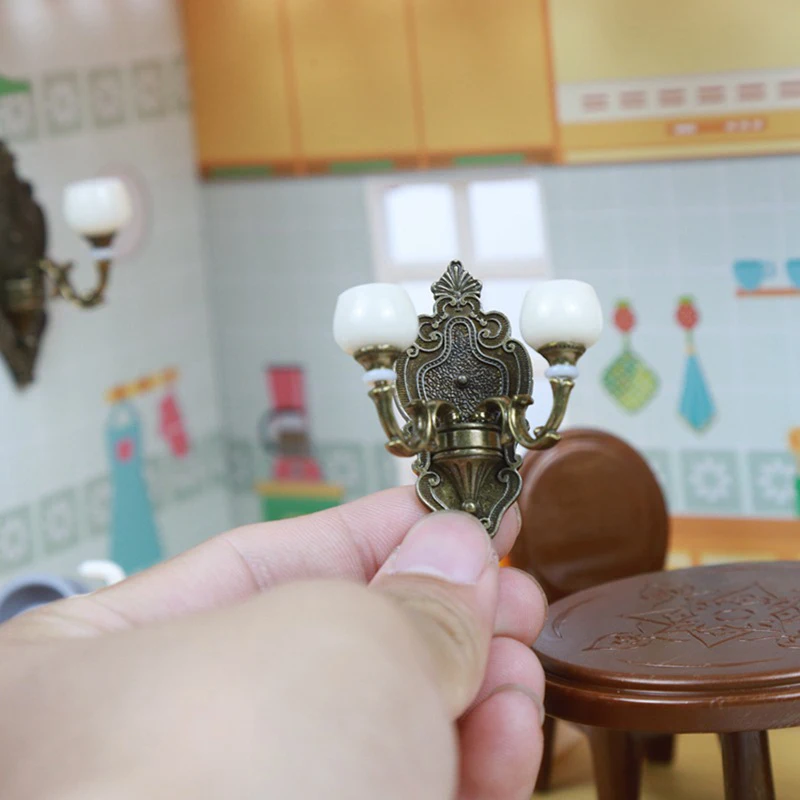 Adorno de modelo de escena de casa de muñecas, accesorios de muñeca ligera, candelabro en miniatura