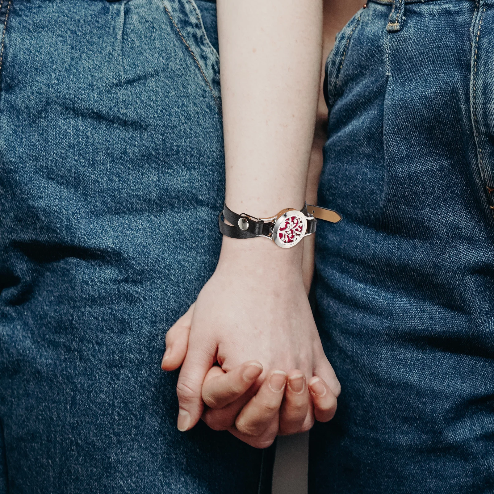 

1Set Aromatherapy Diffuser Bracelet Hollow-Out Fragrance Accessory Chic Decorative Perfume Wrist Chain Essential Oil Diffuser