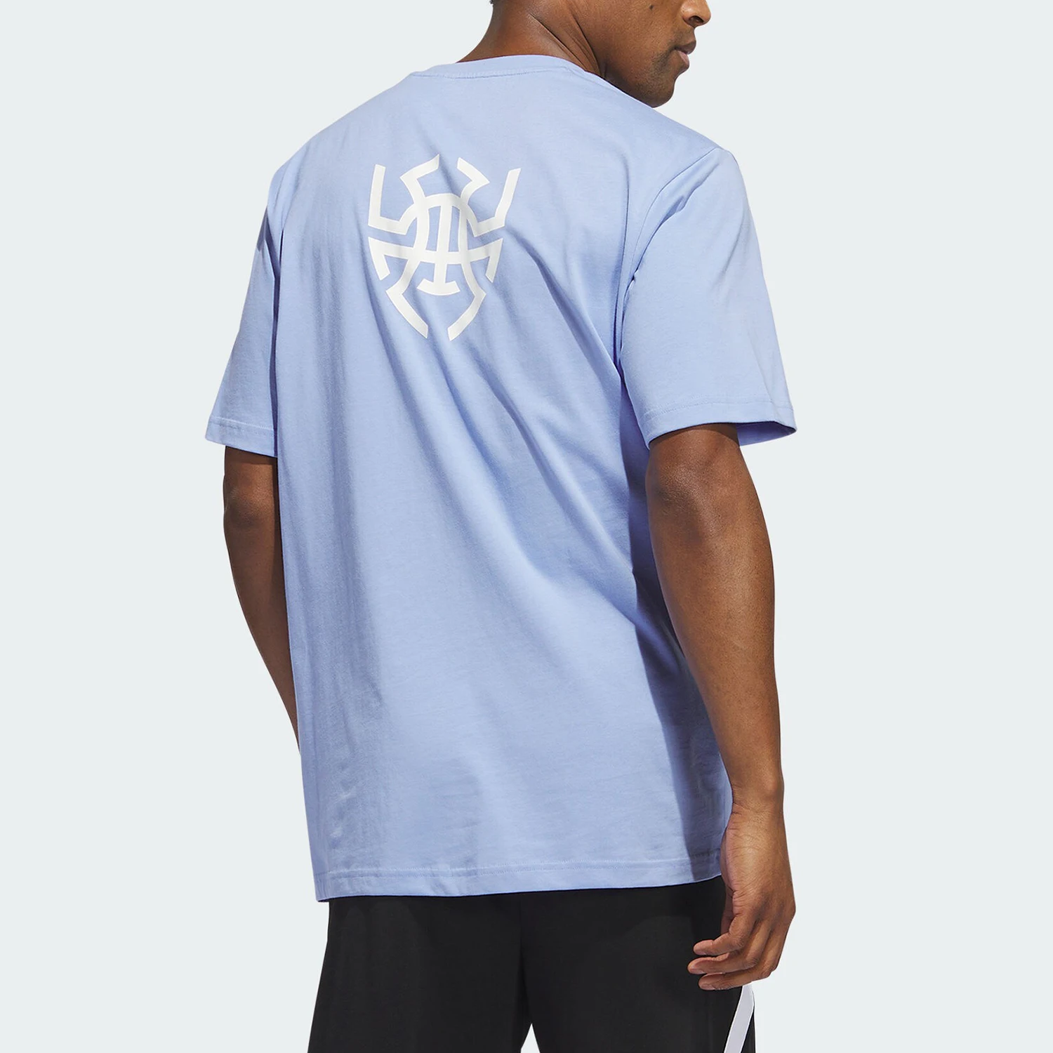 تي شيرت أديداس أصلي جديد للرجال من ميتشل لكرة السلة بأكمام قصيرة IW7845