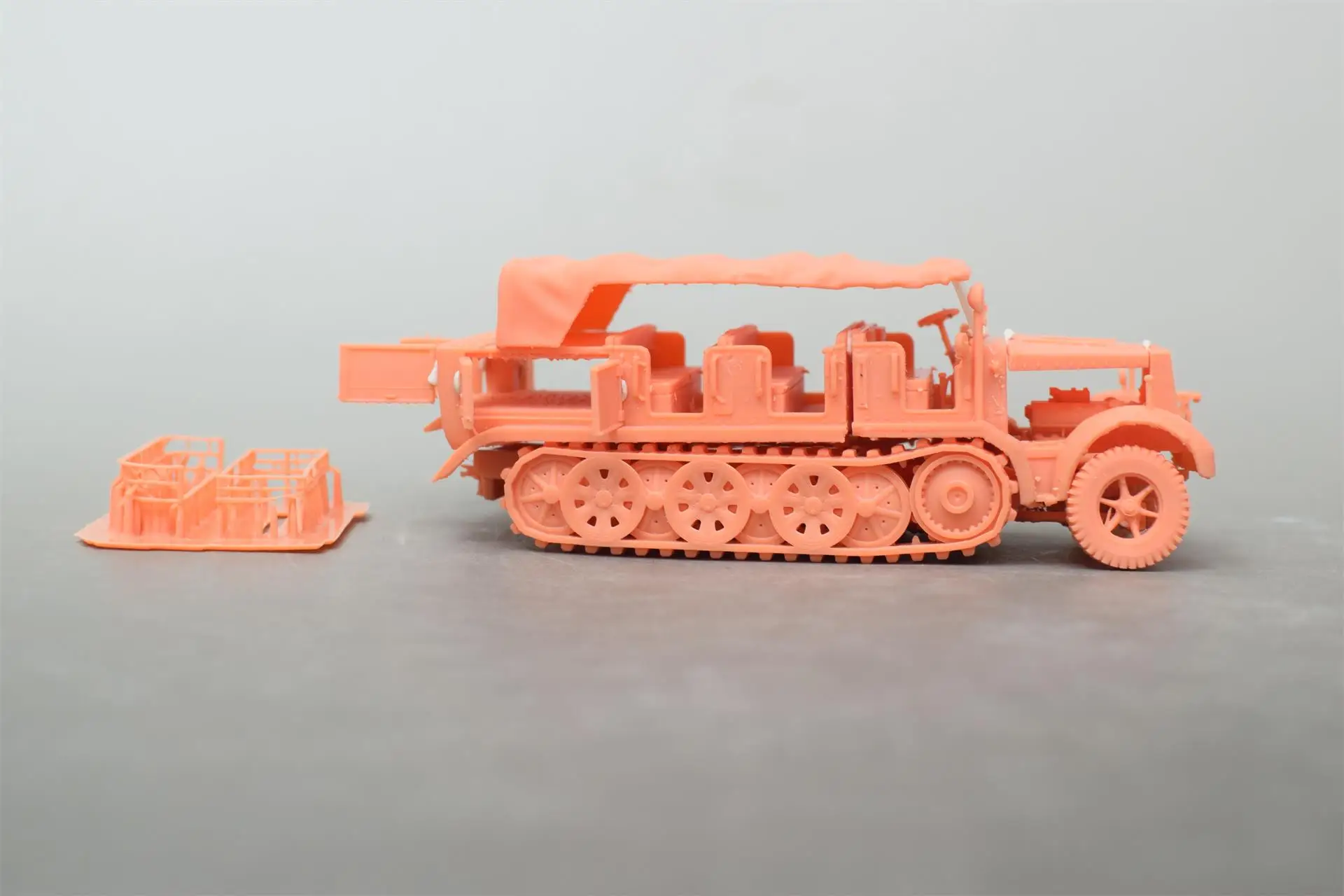 1/72 Fully Internal German 8t Half-tracked Transport Vehicle Sdkfz.7 8t Fully Internal Personnel Transport Type 3D Printed Model