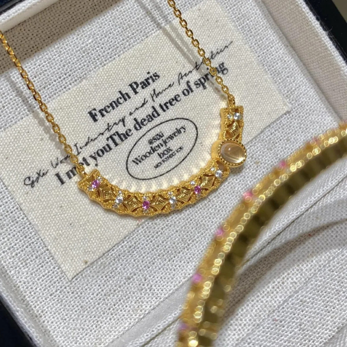 New Chinese Style Palace Curved Smile Necklace Elegant Light Luxury Inlaid Accent Dainty Chic Versatile Jewelry For Women Daily