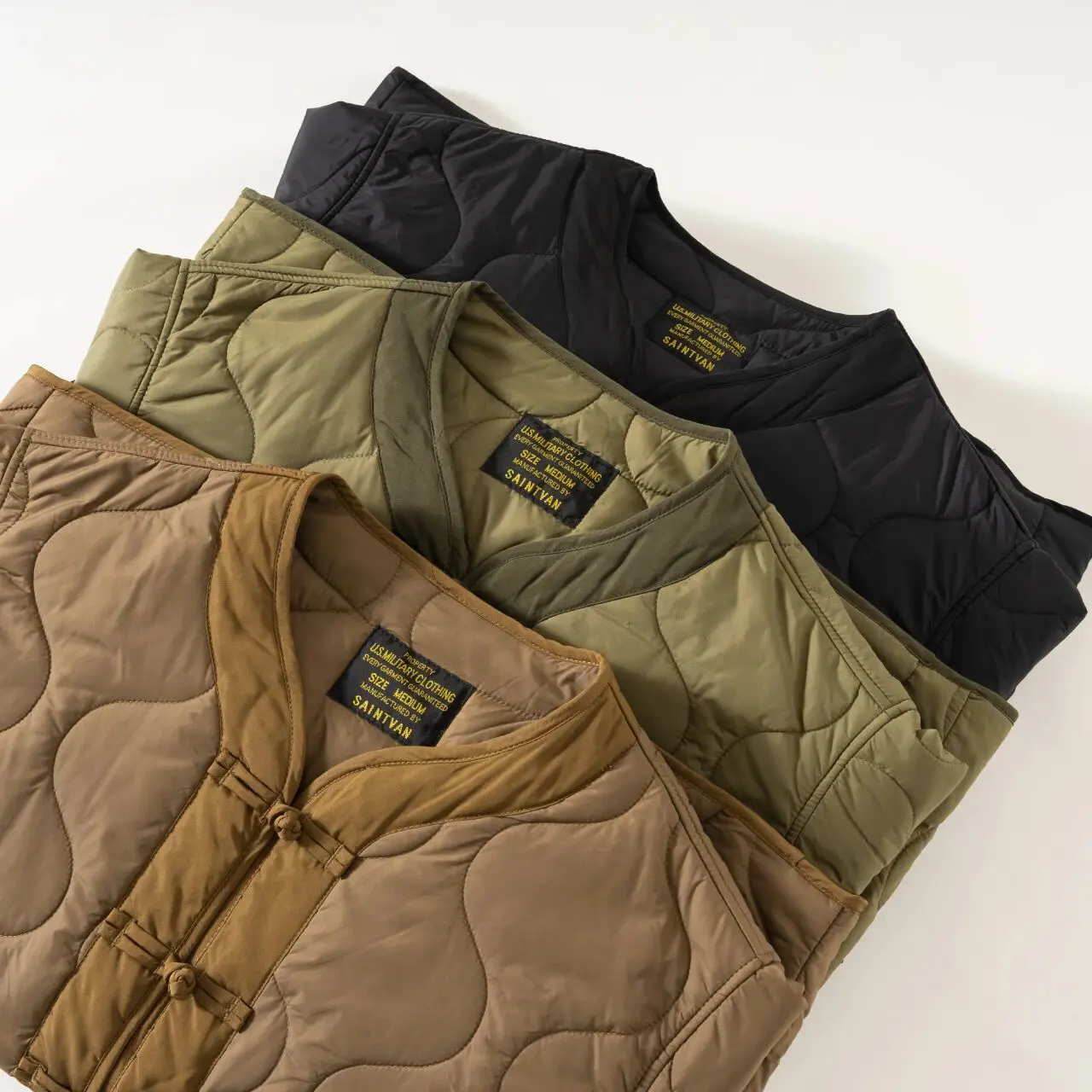 

Утепленная хлопковая куртка для мужчин: зимняя повседневная модель с наполнителем, модный городской стиль, длинный рукав, застежка на пуговицах