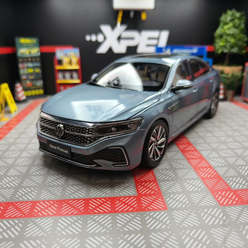 1:18 New VW PASSAT Alloy Car Model Diecast Metal Miniature Vehicle Car Model High Simulation Collection Kids Toy Gift Decoration