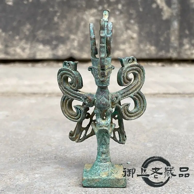 Green rust pulp people flying bird god eye mask retro bronze statue