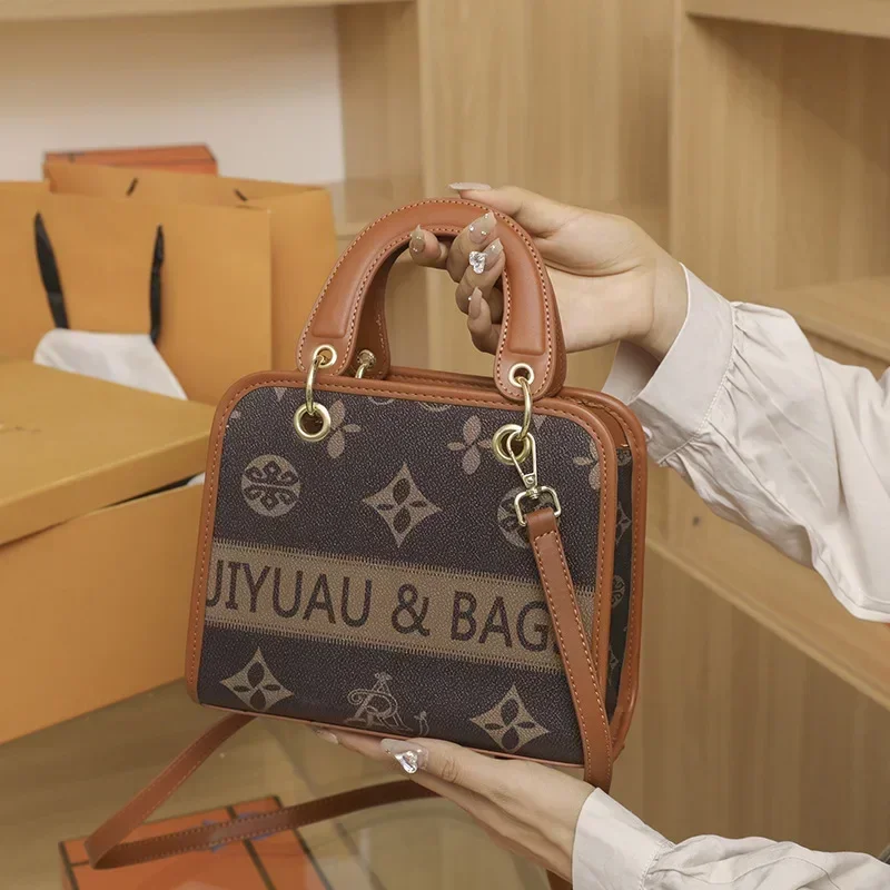 

New Spring - Summer 2025 Collection: Exquisite Women's Fashion - Forward Bag Set. Chic Retro - Print Handbag with Vintage Charm