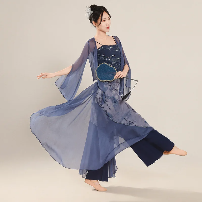 Klasyczne kostiumy do tańca, starożytne ubrania z gazy, cekinowe szelki, eleganckie kuloty z tuszem, chińskie ćwiczenia ciała do tańca
