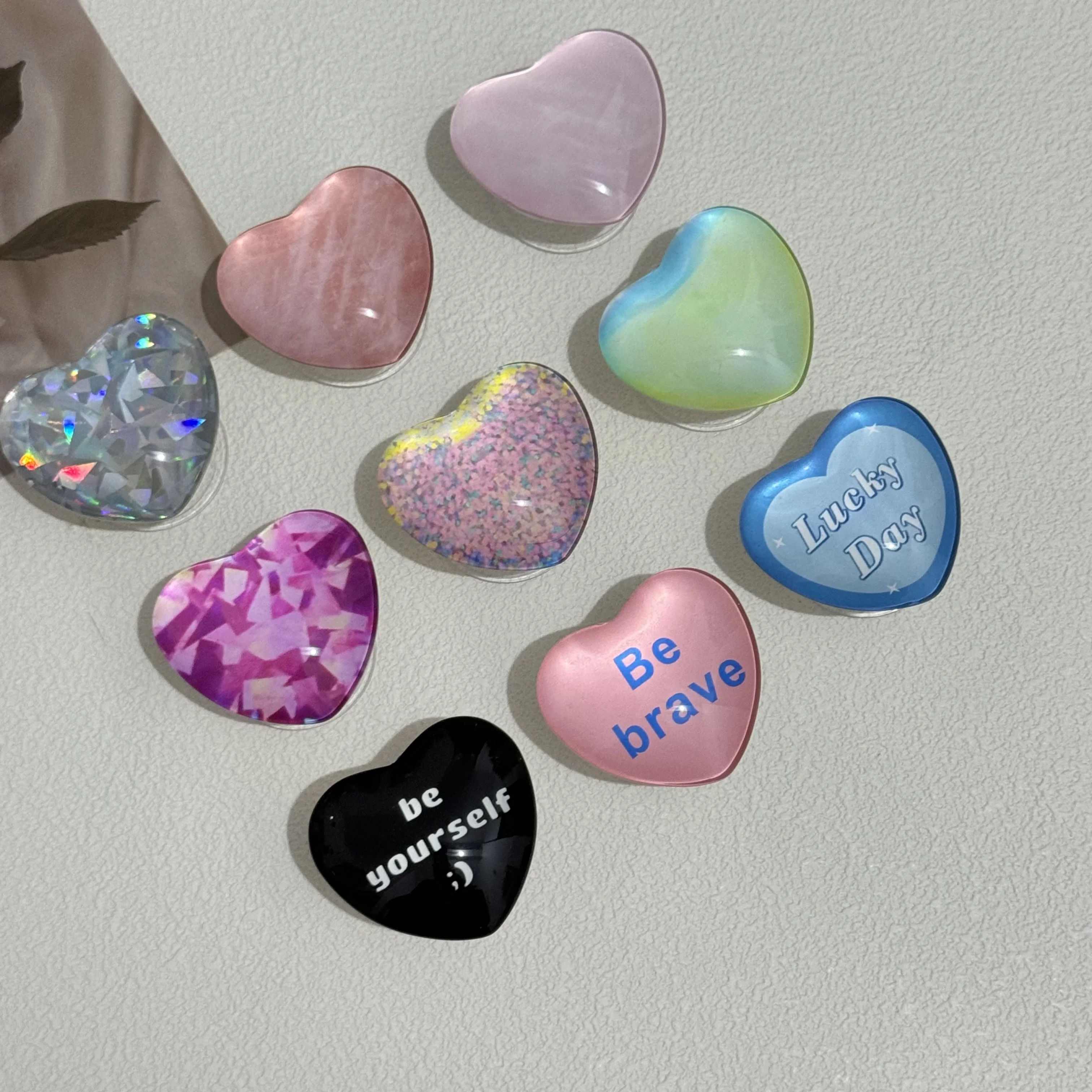 Магнитный держатель для телефона в форме красочного сердца, доступны различные узоры, с вдохновляющими текстами, стильный и практичный