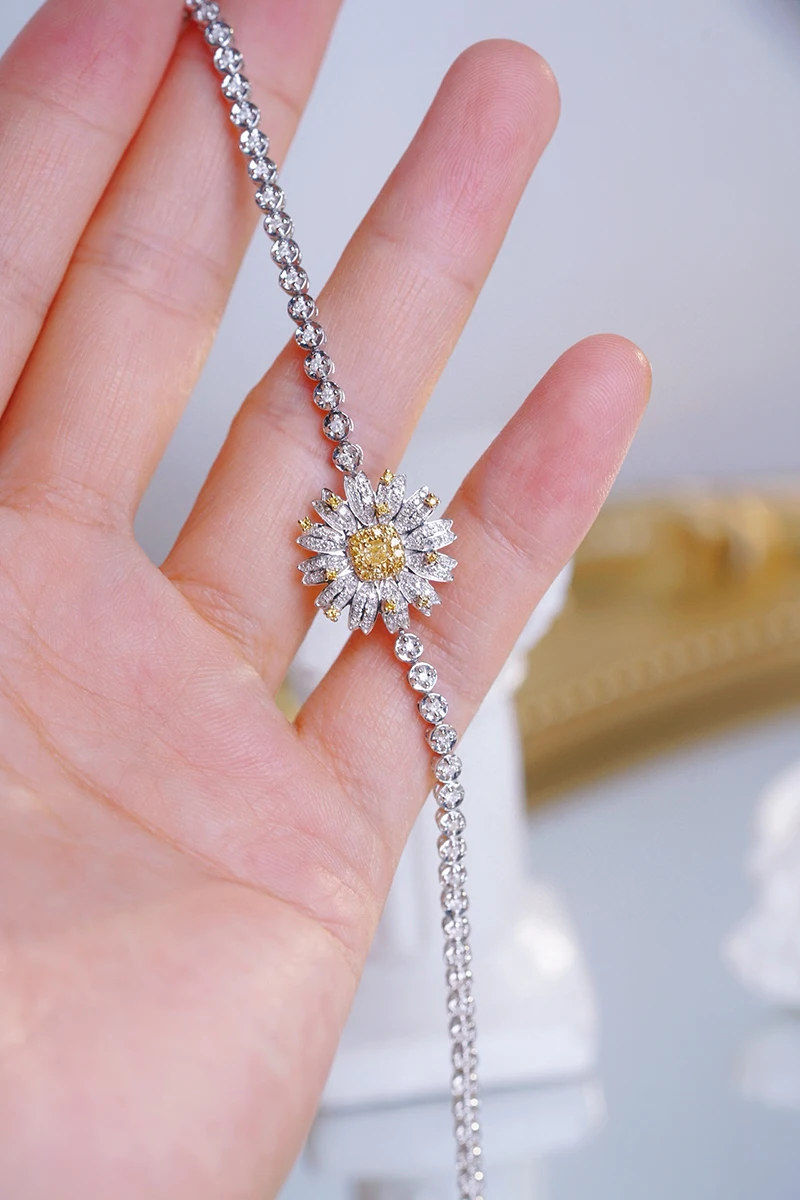 KUGG 100% 18K White Gold Bracelet Elegant Daisy Shape Real Natural White&Yellow Diamond Bracelet for Women High Wedding Jewelry