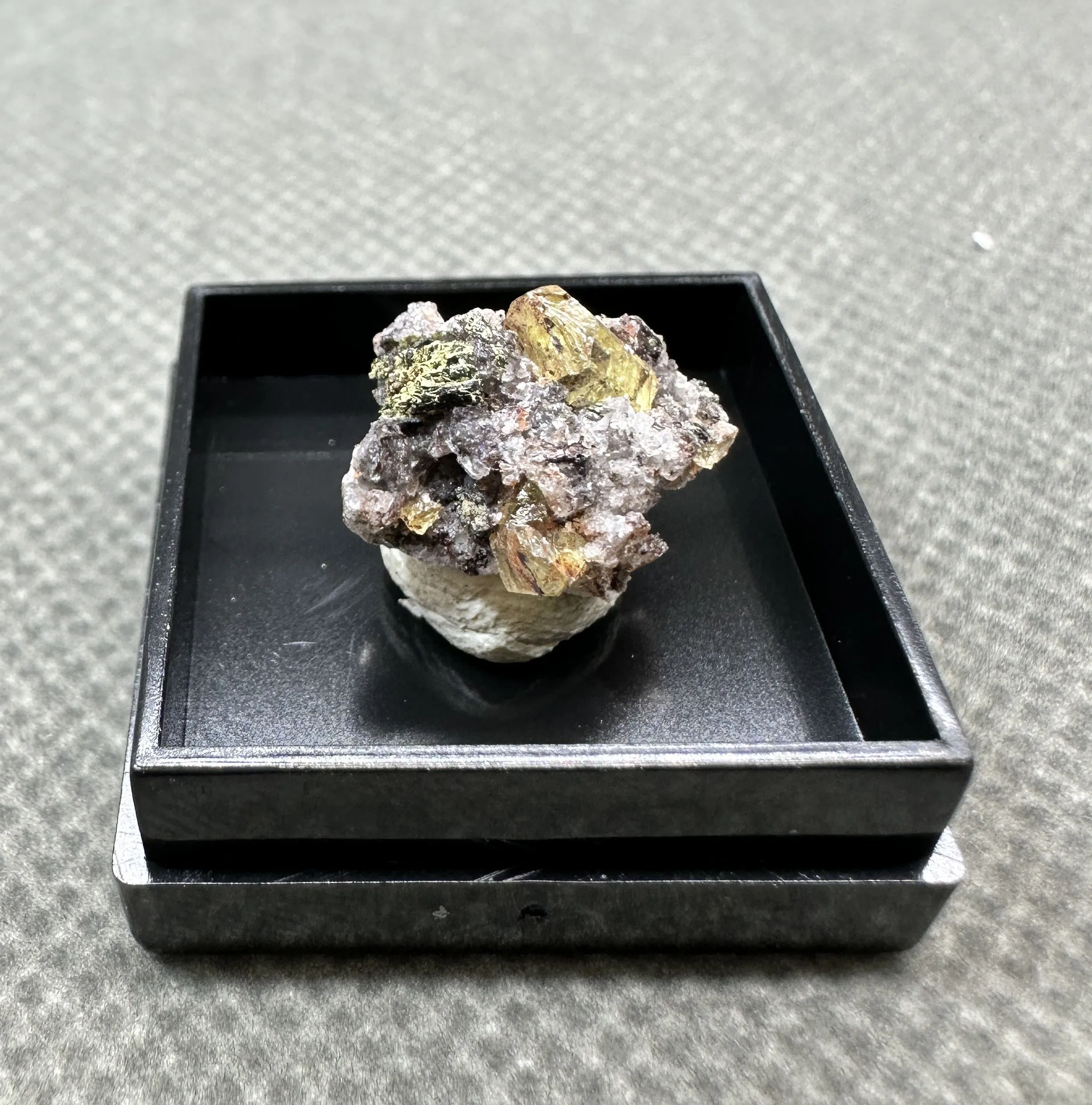 Very small! Natural Mexico yellow Apatite mineral specimens +  box size 2.6 cm + healing quartz crystals and stones gemstone