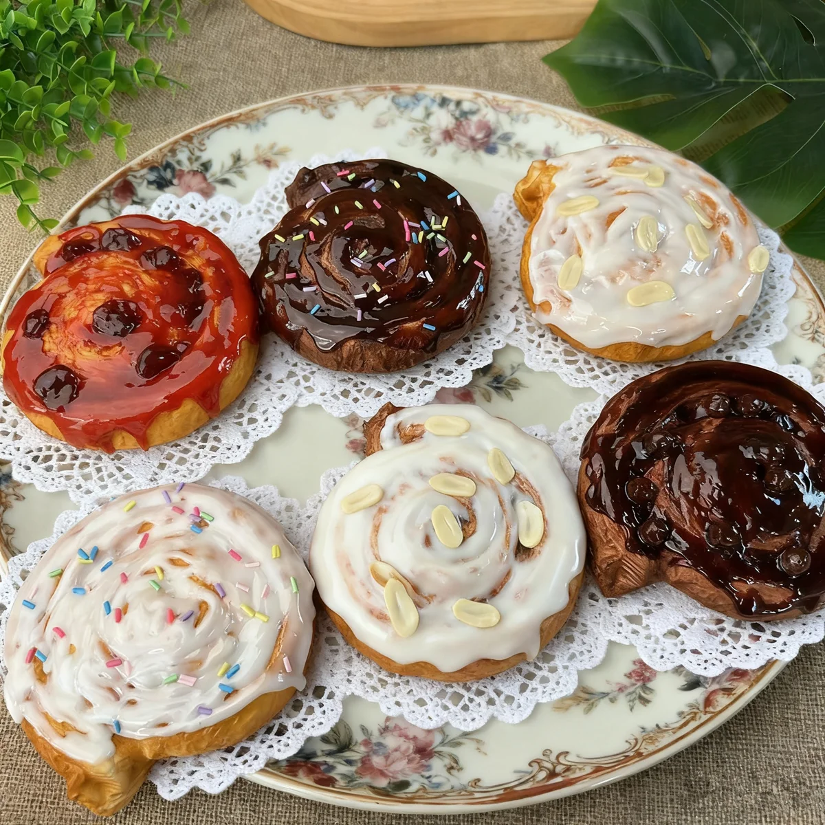 Hyperrealistische gefälschte Zimtschnecke mit Marmeladenbrot – Bäckerei-Display aus PU-Material für Fotografie, DIY, Basteln, Fensterdekoration, Requisite – Detail 1
