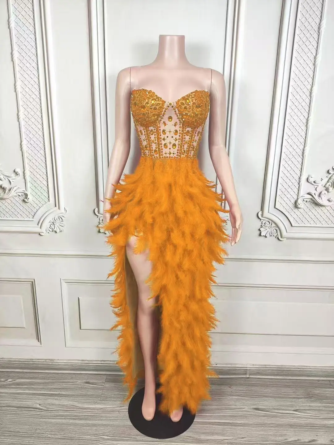 البريق حجر الراين ريشة مثير براون فستان شبكي المرأة أنيقة مساء حفلة عيد ميلاد الأداء التقطت الصور زي C435