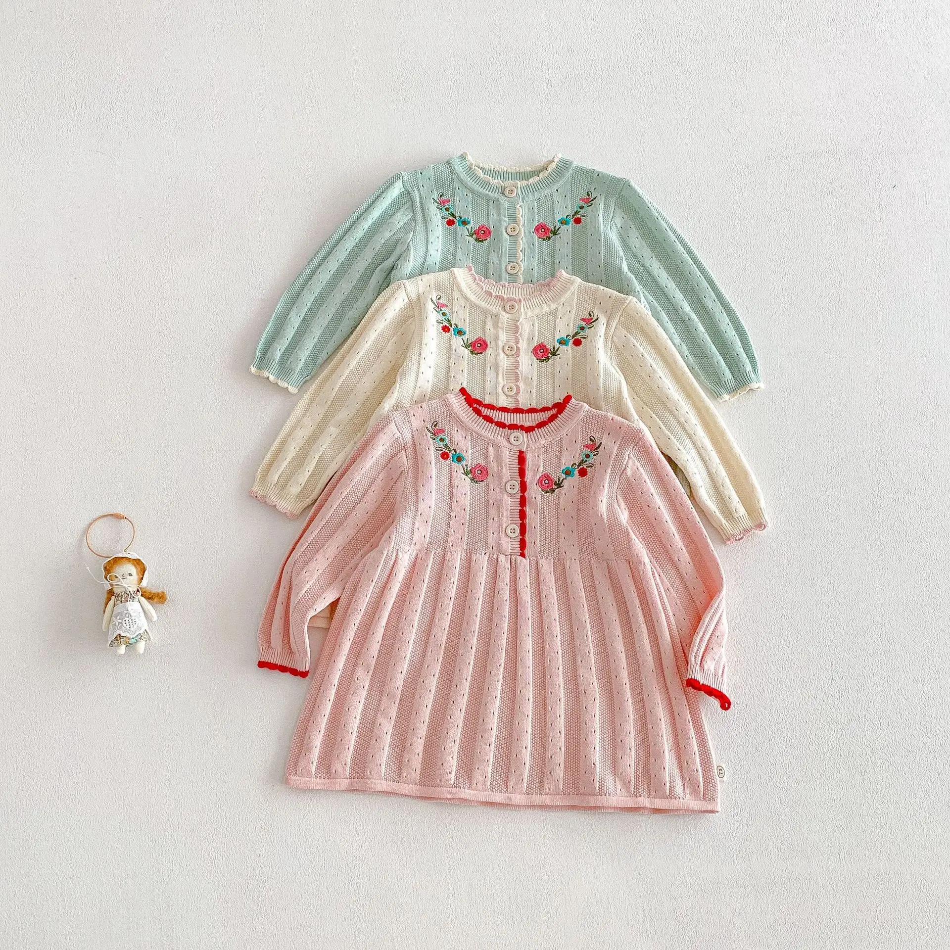 

Стильное шерстяное платье для девочек с вышивкой, новинка 2026 года, весенний детский свитер в корейском стиле с кружевом, вязаная юбка для детей