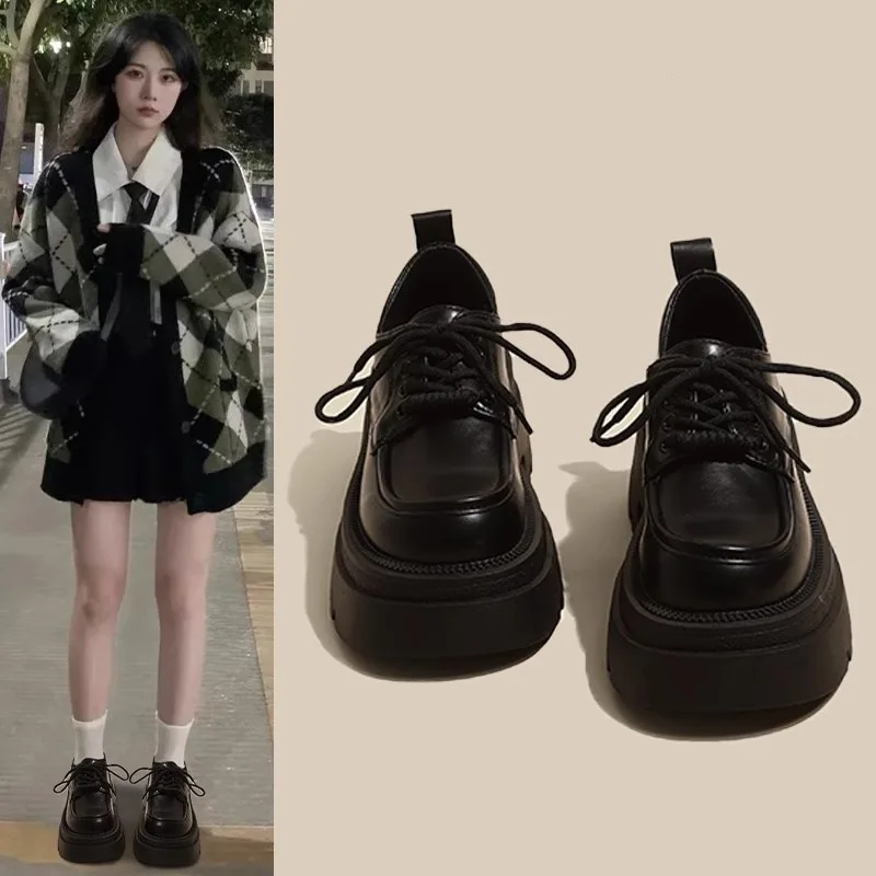 

Женская кожаная обувь в британском стиле на осень и зиму. Новые лоферы на шнуровке на толстой подошве, увеличивающие рост.