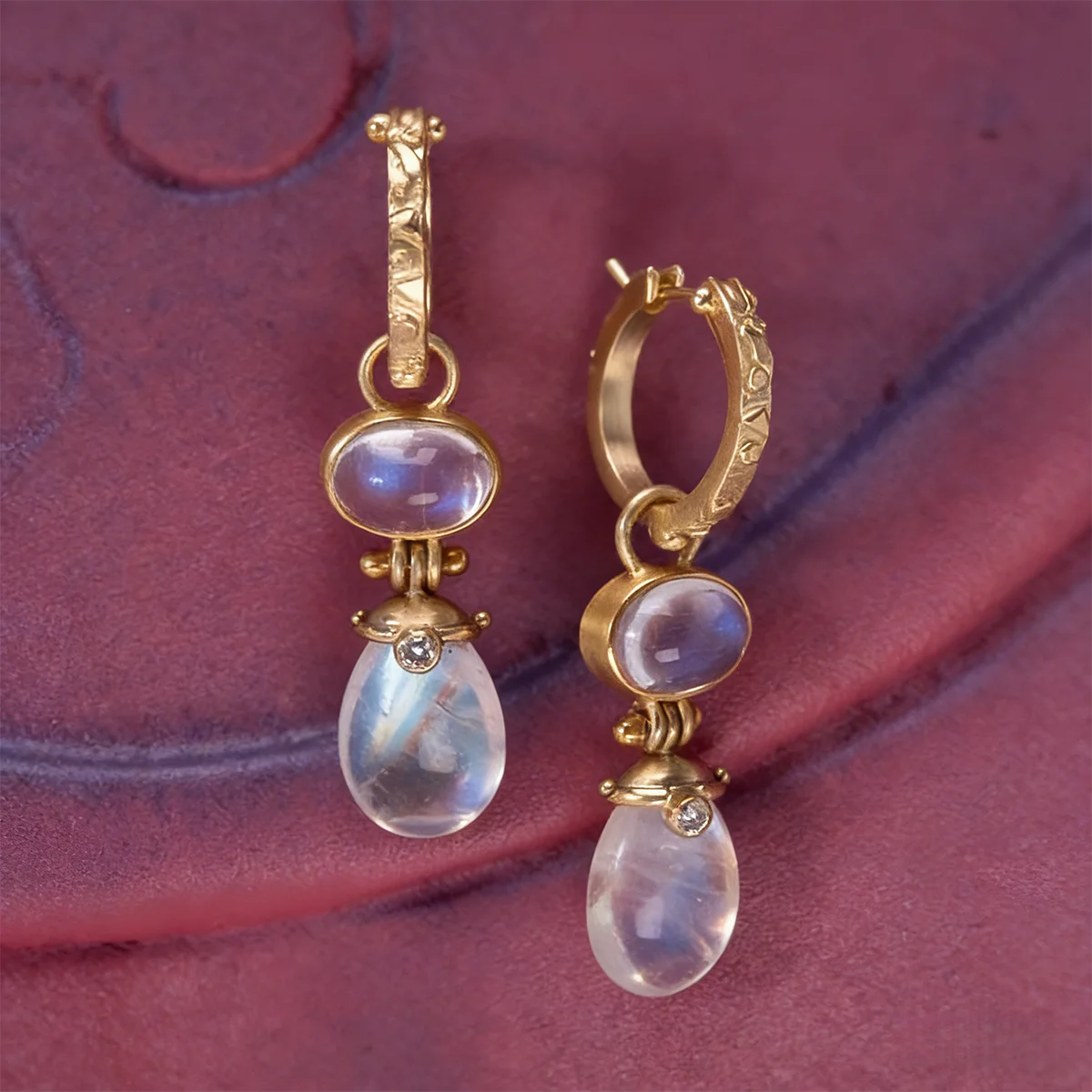 French Elegant Copper Dangle Earrings Feature Hammered Hoops with Oval Artificial Gemstones, Ideal for Gatherings and Outings.