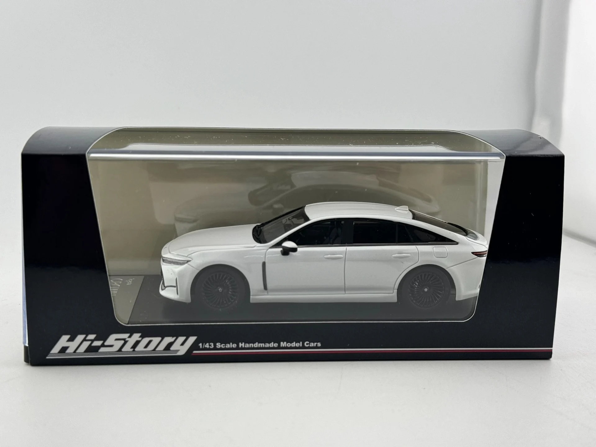 

Hi Story 1/43 Scale Crown White Resin Car Model