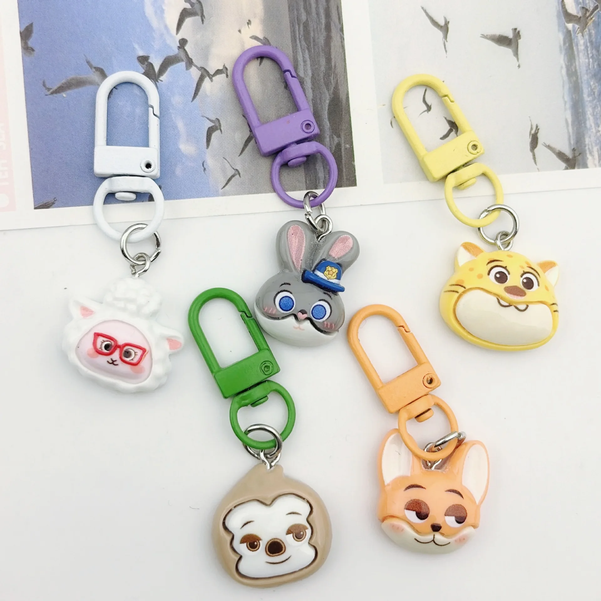 

Disney Judy Cartoon Keychains Women Men Charms Resin Cute Nick Accessories KeyChain Bag Pendants Keyring Fashion Jewelry Gifts