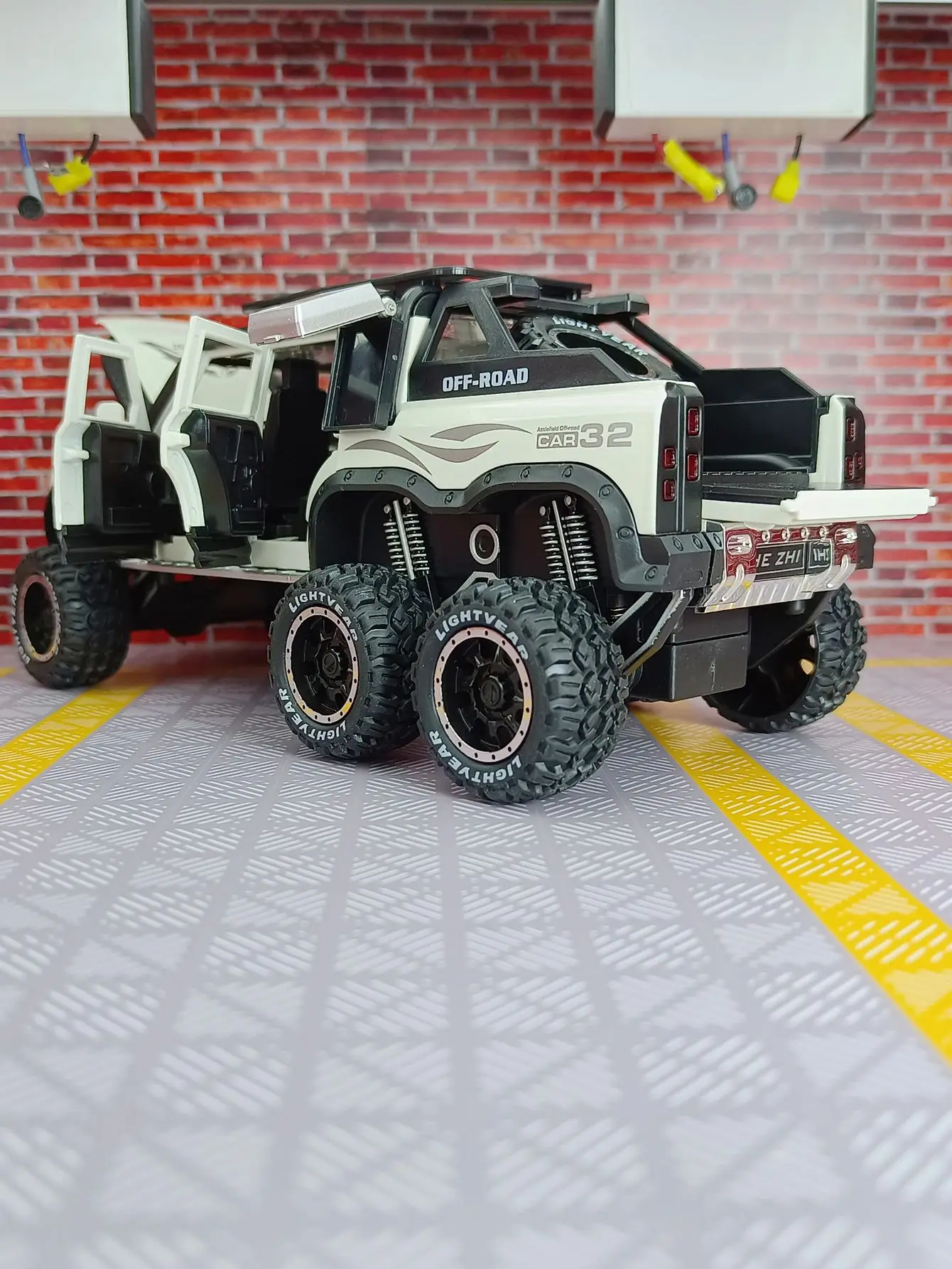 Simulación 1:24, adorno de modelo de coche de aleación modificado Land Rover Defender para colección, puertas y capó de motor, maletero se puede abrir