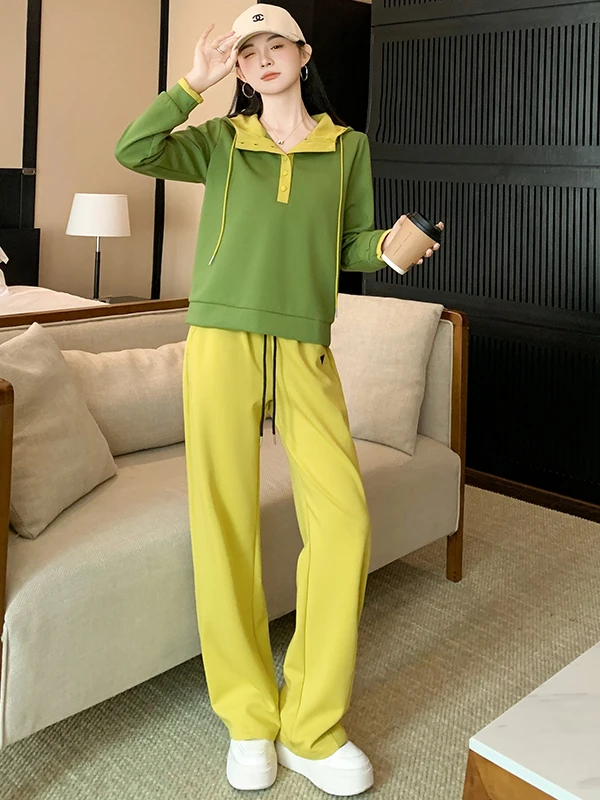 

Весенний повседневный спортивный костюм 2026: Стильный женский комплект из двух предметов — зеленое худи с эффектом омоложения и широкие брюки с длинным рукавом