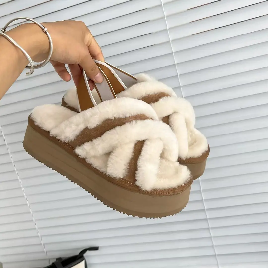 Woman Plush Slippers 2023 Casual Flats Furry Slides Winter Comfort Warm Bedroom Shoes Ladies Luxury Designer Home Cotton Boots