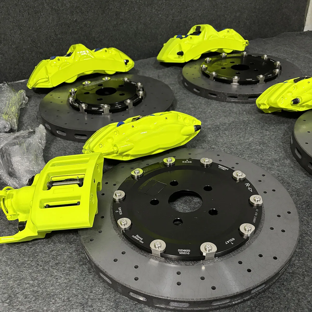 Light Weight Carbon Ceramic Brake Disc + 6 Piston Brake Caliper Mechanical Handbrake Carbon Ceramic Brake Rotors for Lexus CT200