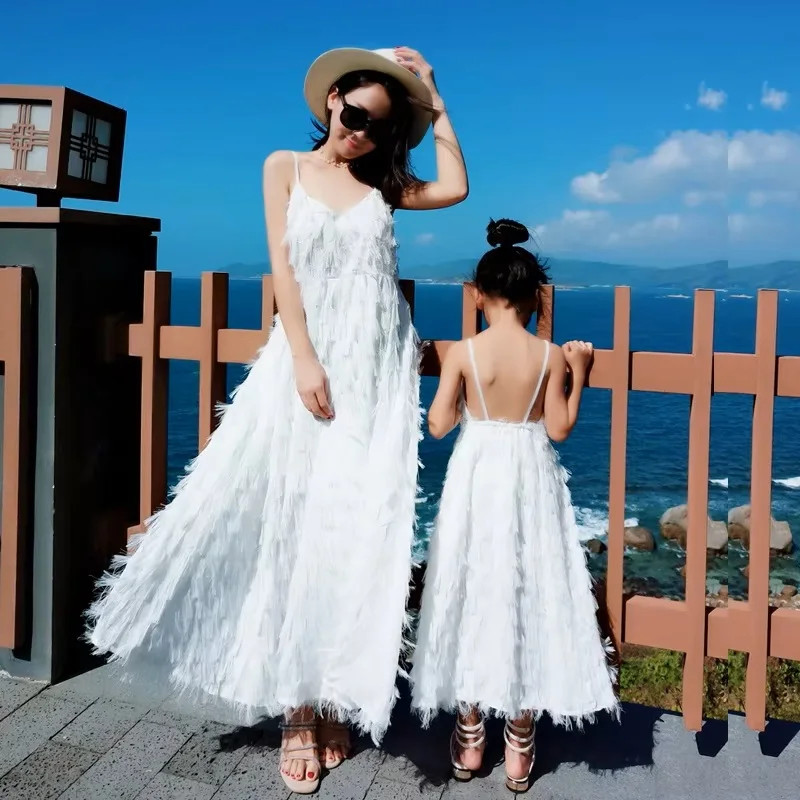 

Комплект семейных платьев 2026: платья с бахромой для мамы и дочки, V-образный вырез, одежда для мамы и малыша, женские и детские платья