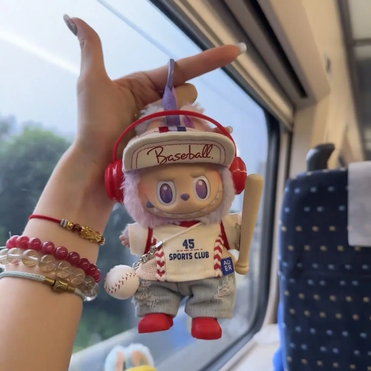 17cm labubu boneca topo + chapéu + sapatos + calças + fone de ouvido uniforme de beisebol conjunto roupas mini boneca de pelúcia acessórios