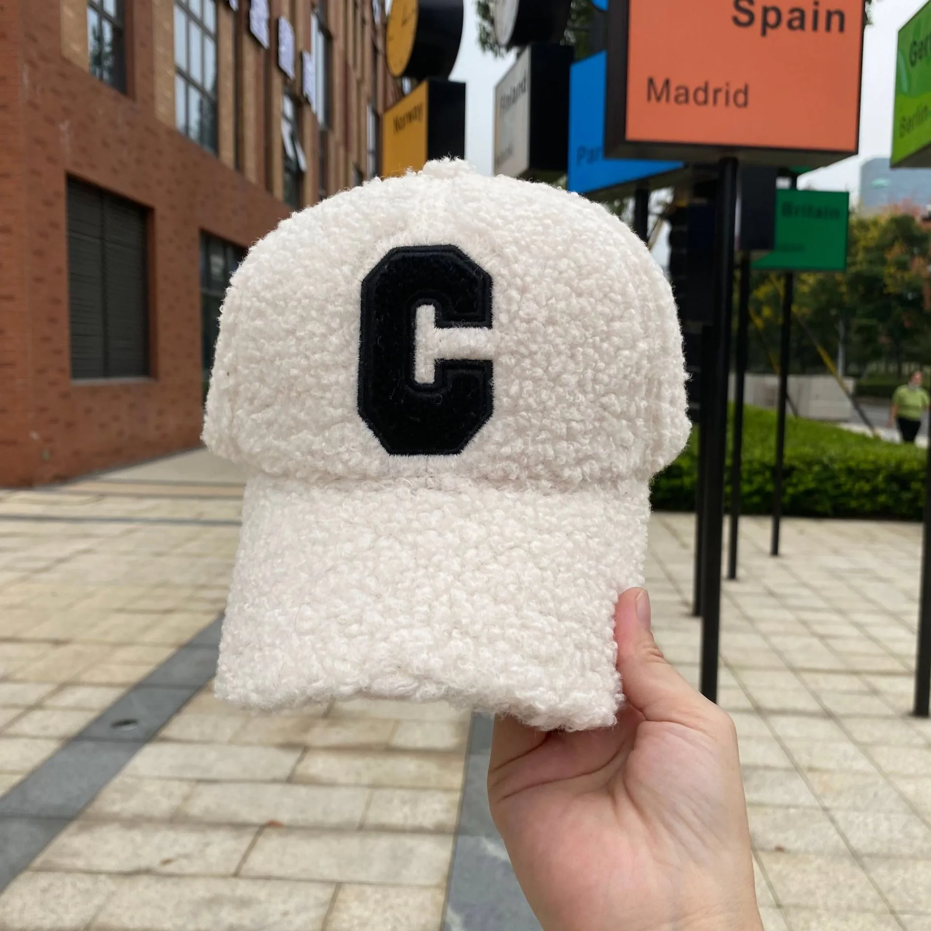 Winter Lamb Baseball Cap Woman Korean C letter Caps Fashion Men Hipster INS Plush Warm Simple Peaked Hat Causal Outdoor Caps