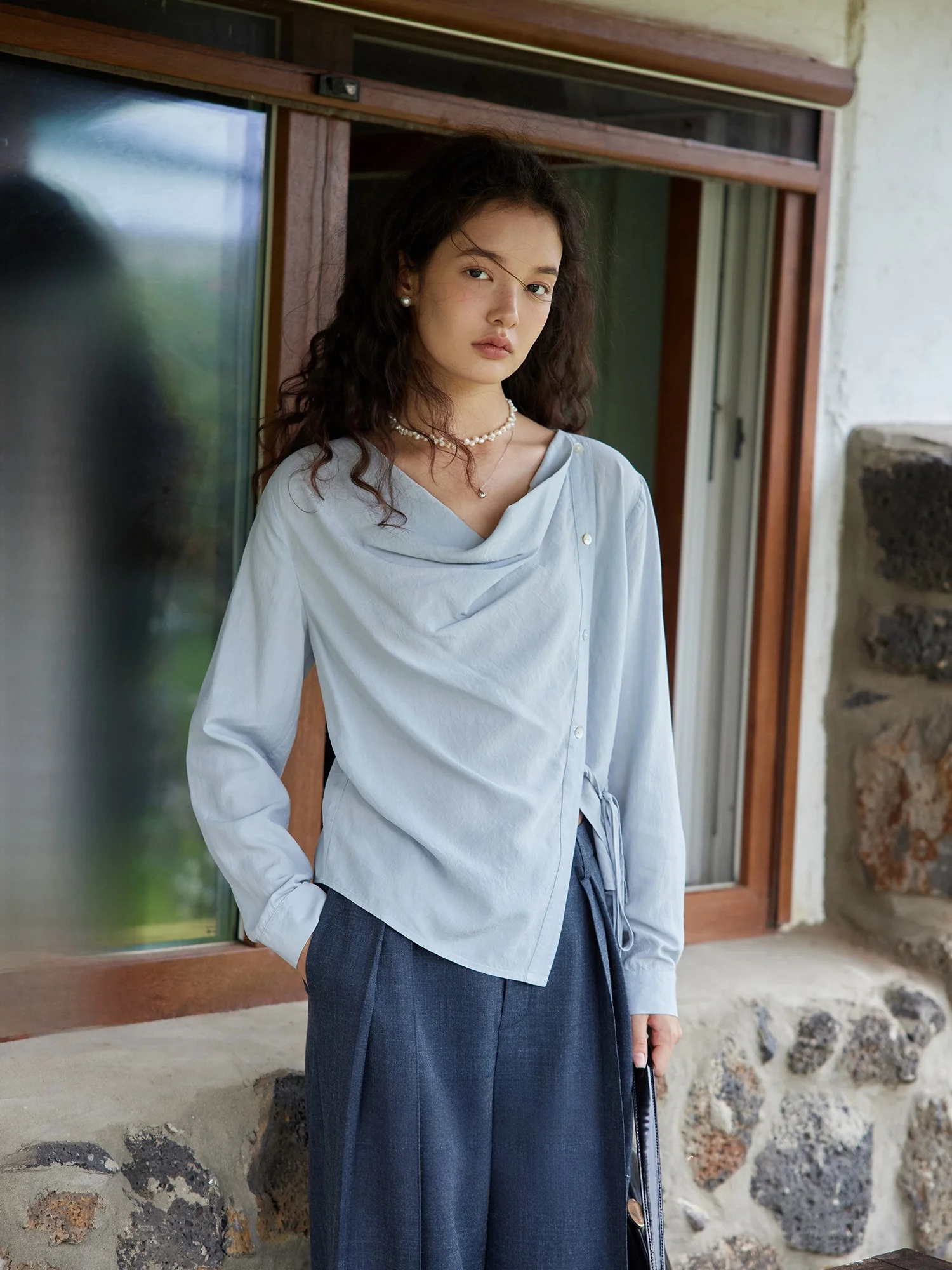 

ORWhite Винтажная синяя женская блузка с длинным рукавом, свободного кроя, с V-образным вырезом, повседневная, осенняя, модный тренд 2025 года